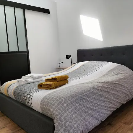 - Au Fond De La Cour