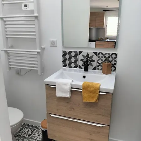 - Au Fond De La Cour Frühstückspension La Croix-Saint-Ouen